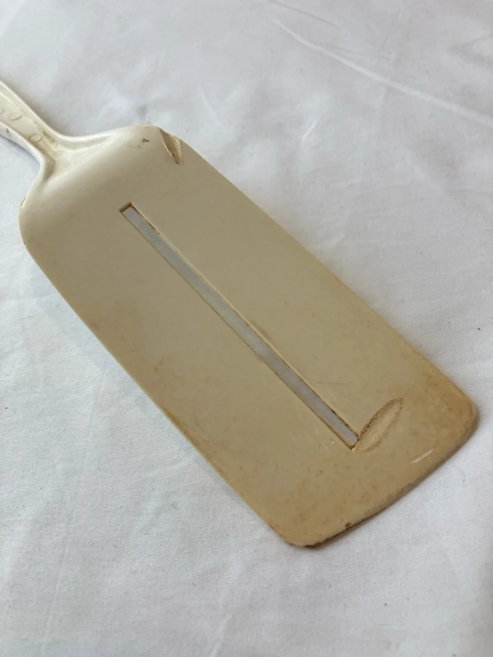 Vintage Foley Beige Heat Resistant Nylon 1 Slot Fish Spatula Turner Long Blade